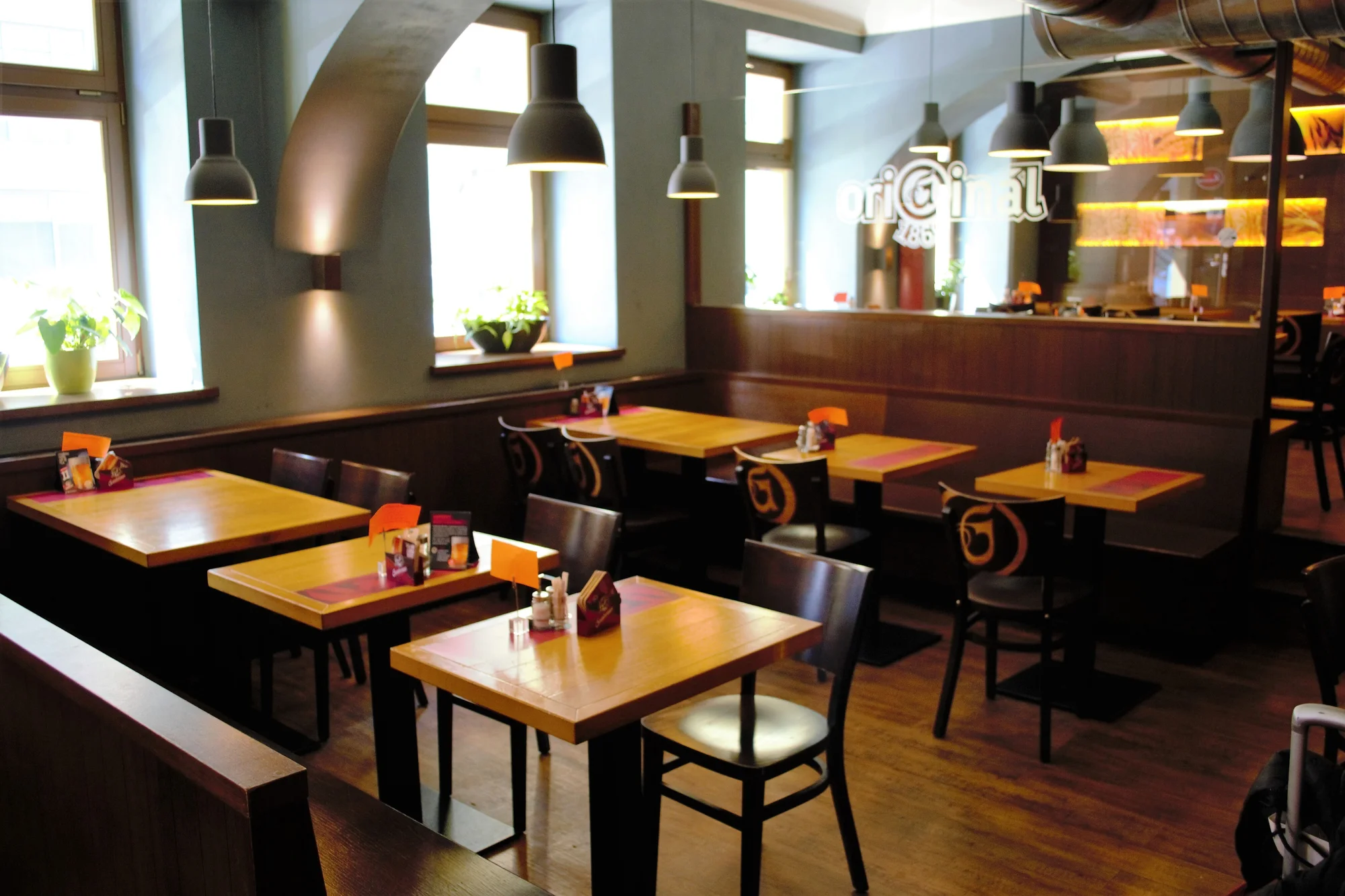 Masová hostina na Smíchově: burger menu, žebra, krkovice a křídla i stripsy a řízečky