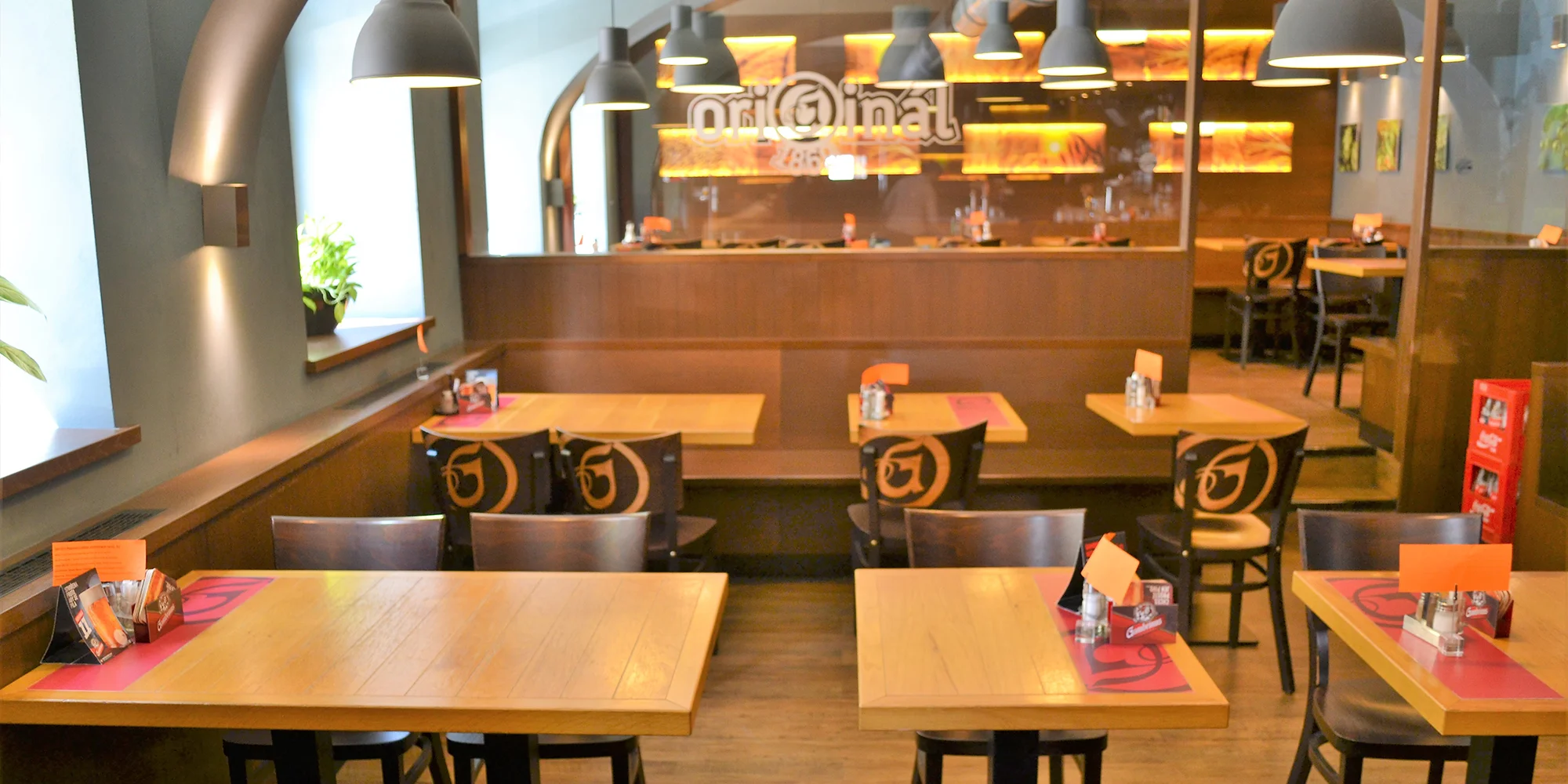 Masová hostina na Smíchově: burger menu, žebra, krkovice a křídla i stripsy a řízečky