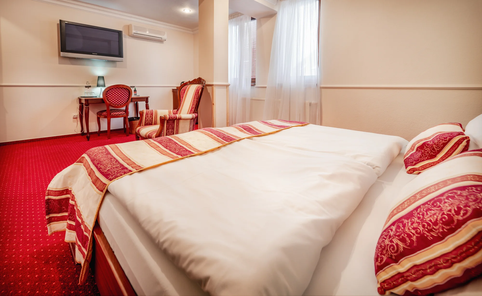 Romantická Nitra se vstupem na hrad,letní koupaliště i wellness
