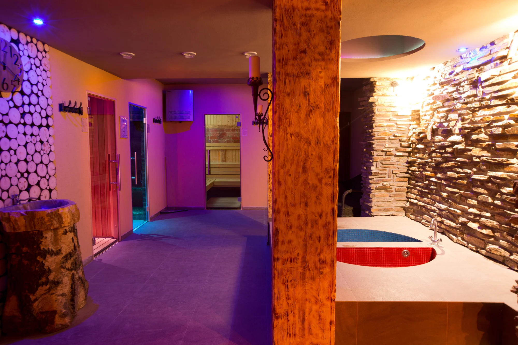 Pobyt v tradiční kolibě na Oravě: polopenze, wellness i pivní koupel