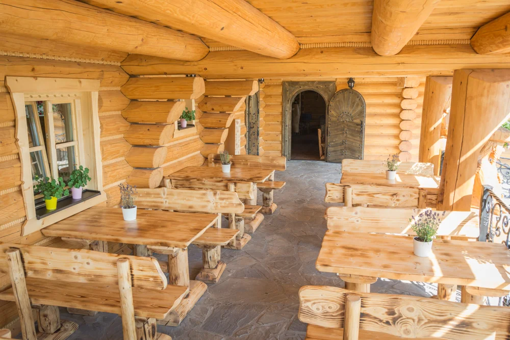 Pobyt v tradiční kolibě na Oravě: polopenze, wellness i pivní koupel