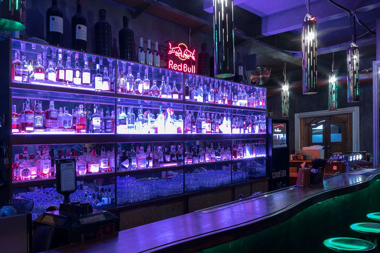 Večer s vodní dýmkou a drinky pro 2 nebo 4 osoby v podolském baru re.start