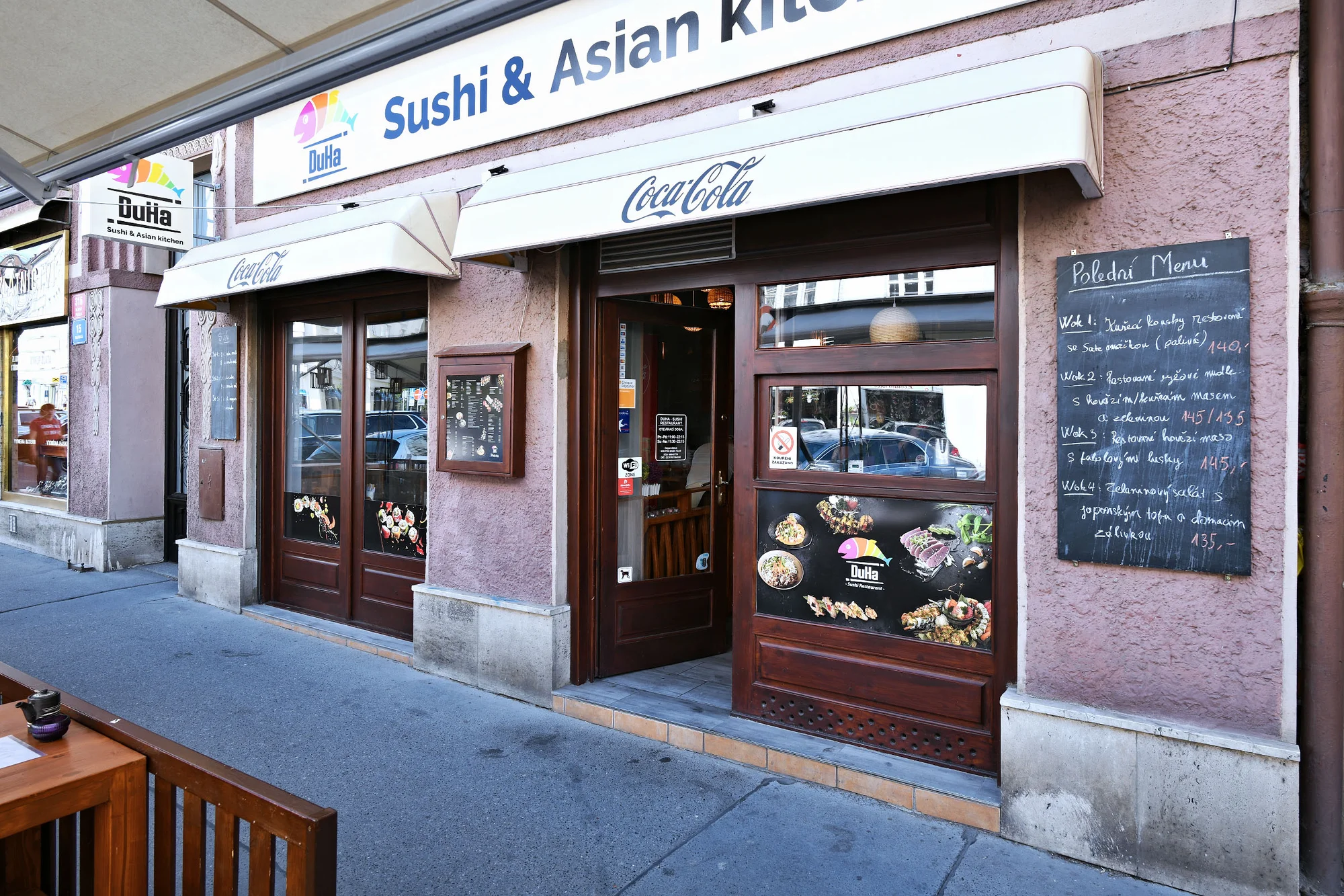 Sushi sety s klasickými i speciálními rolkami: 22–44 maki, nigiri, sashimi i uramaki