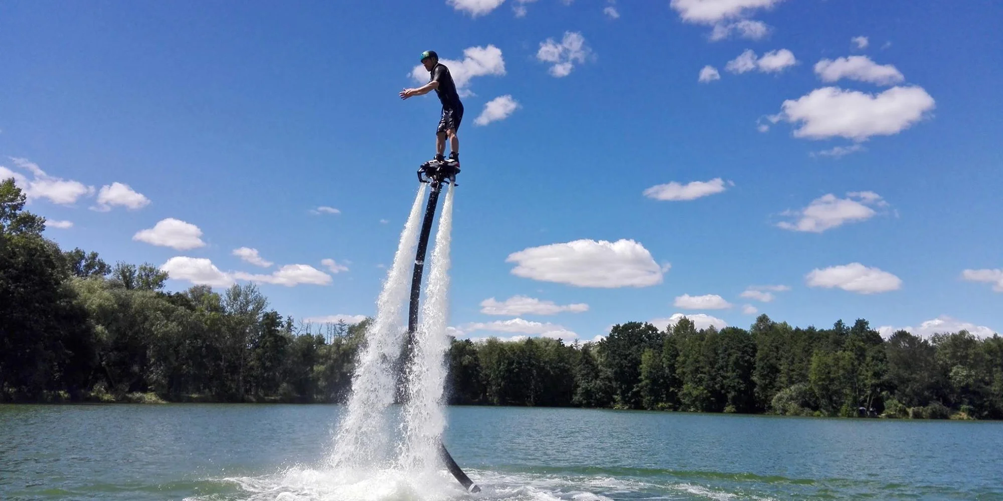 Tryskový let nad vodou: junior flyboard pro děti ve věku 12–15 let