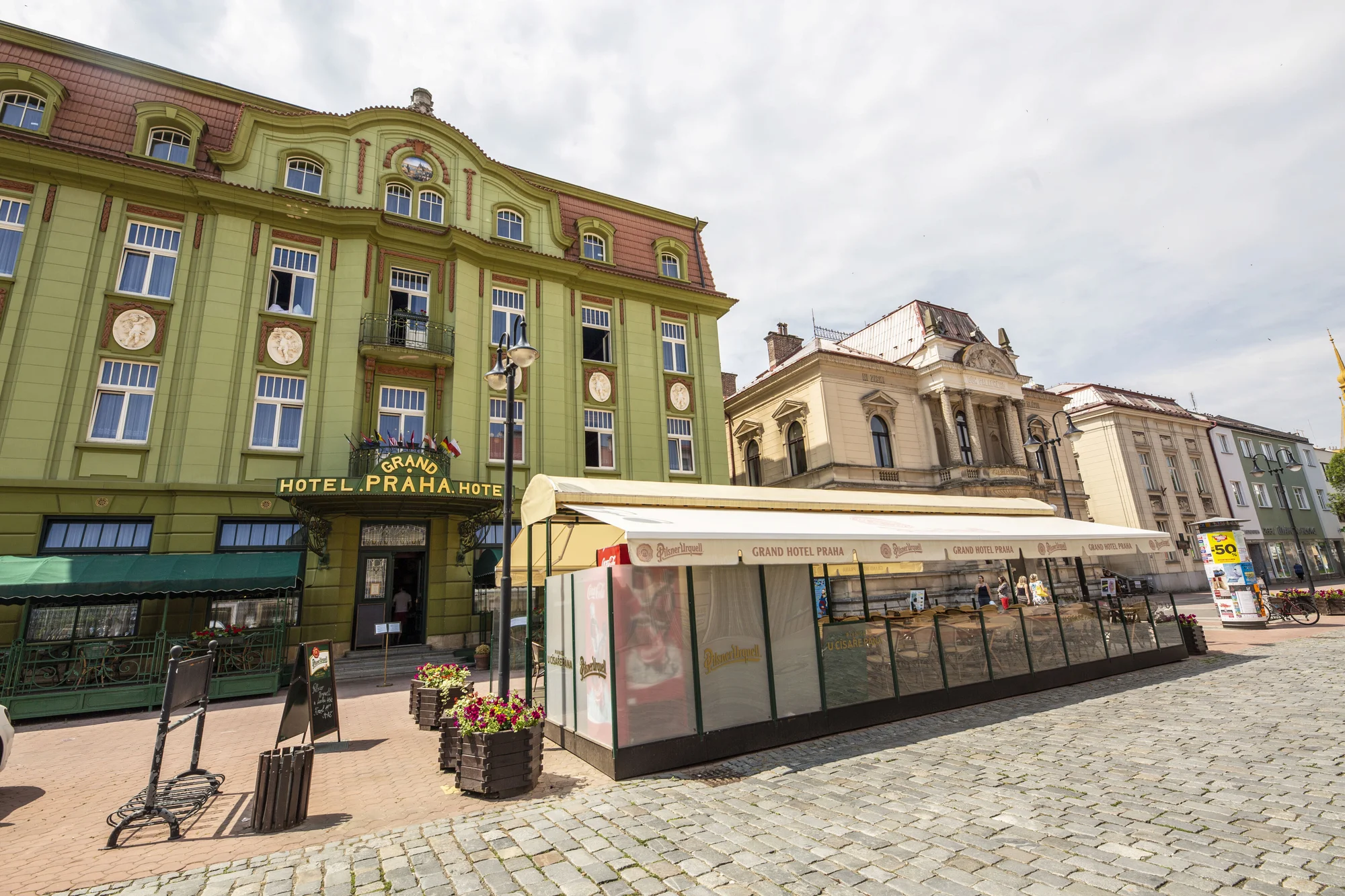 Prvorepublikový hotel v centru Jičína: snídaně či polopenze, wellness i masáž