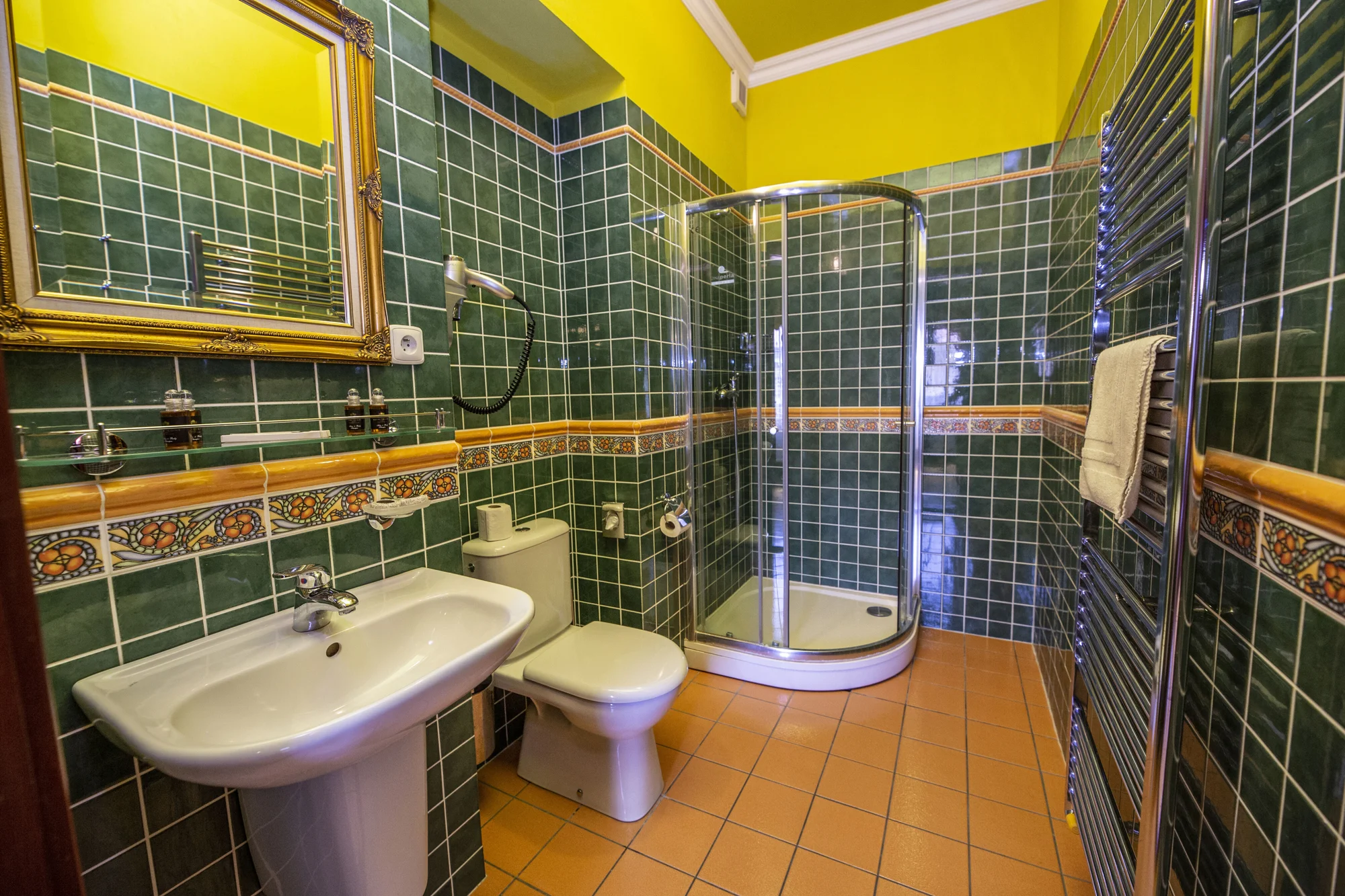 Prvorepublikový hotel v centru Jičína: snídaně či polopenze, wellness i masáž