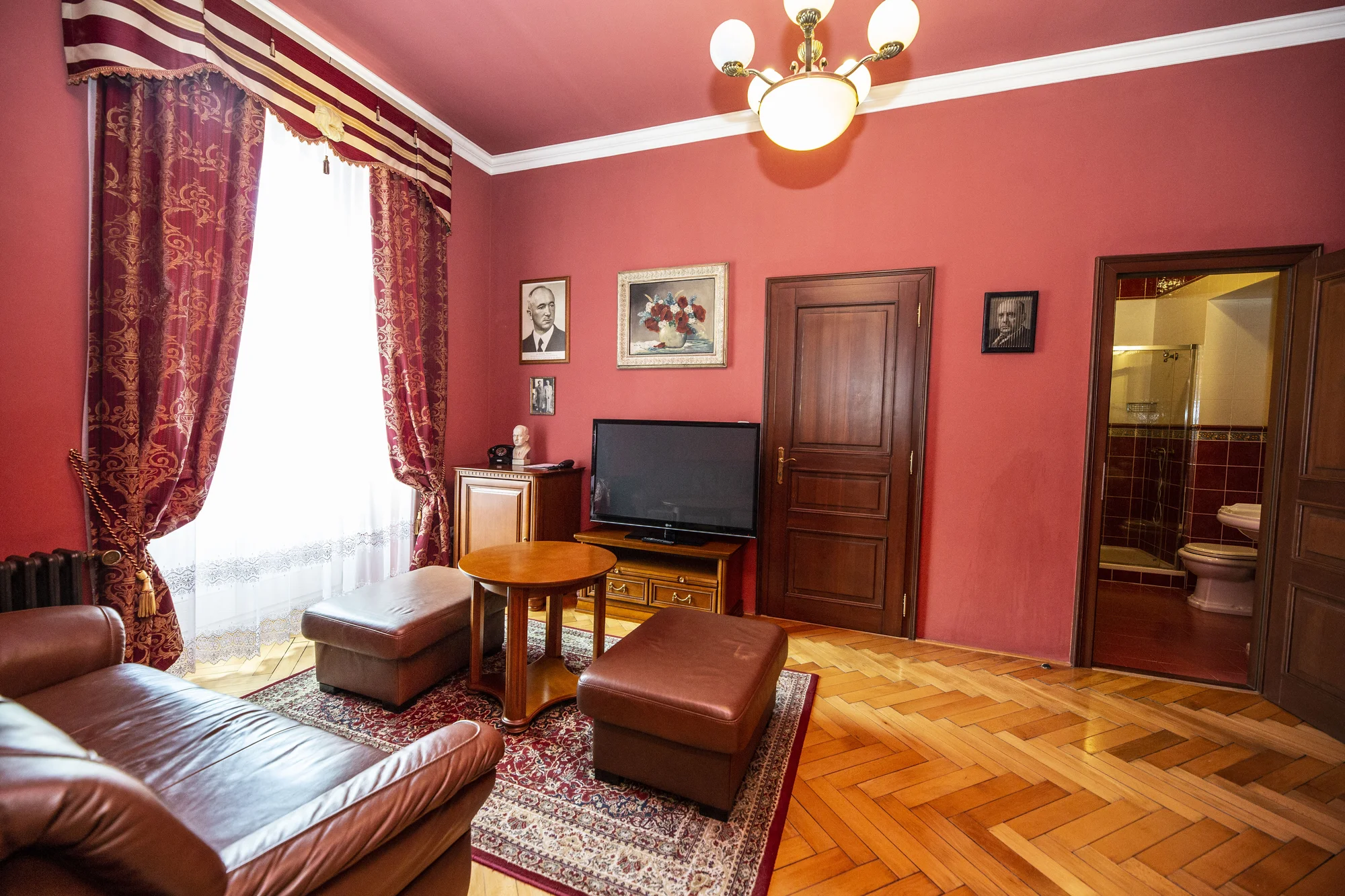 Prvorepublikový hotel v centru Jičína: snídaně či polopenze, wellness i masáž
