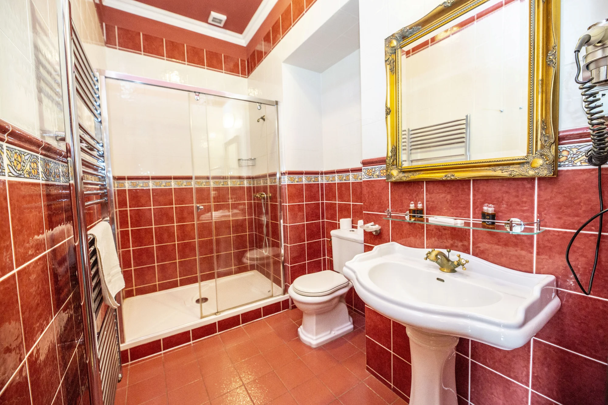 Prvorepublikový hotel v centru Jičína: snídaně či polopenze, wellness i masáž