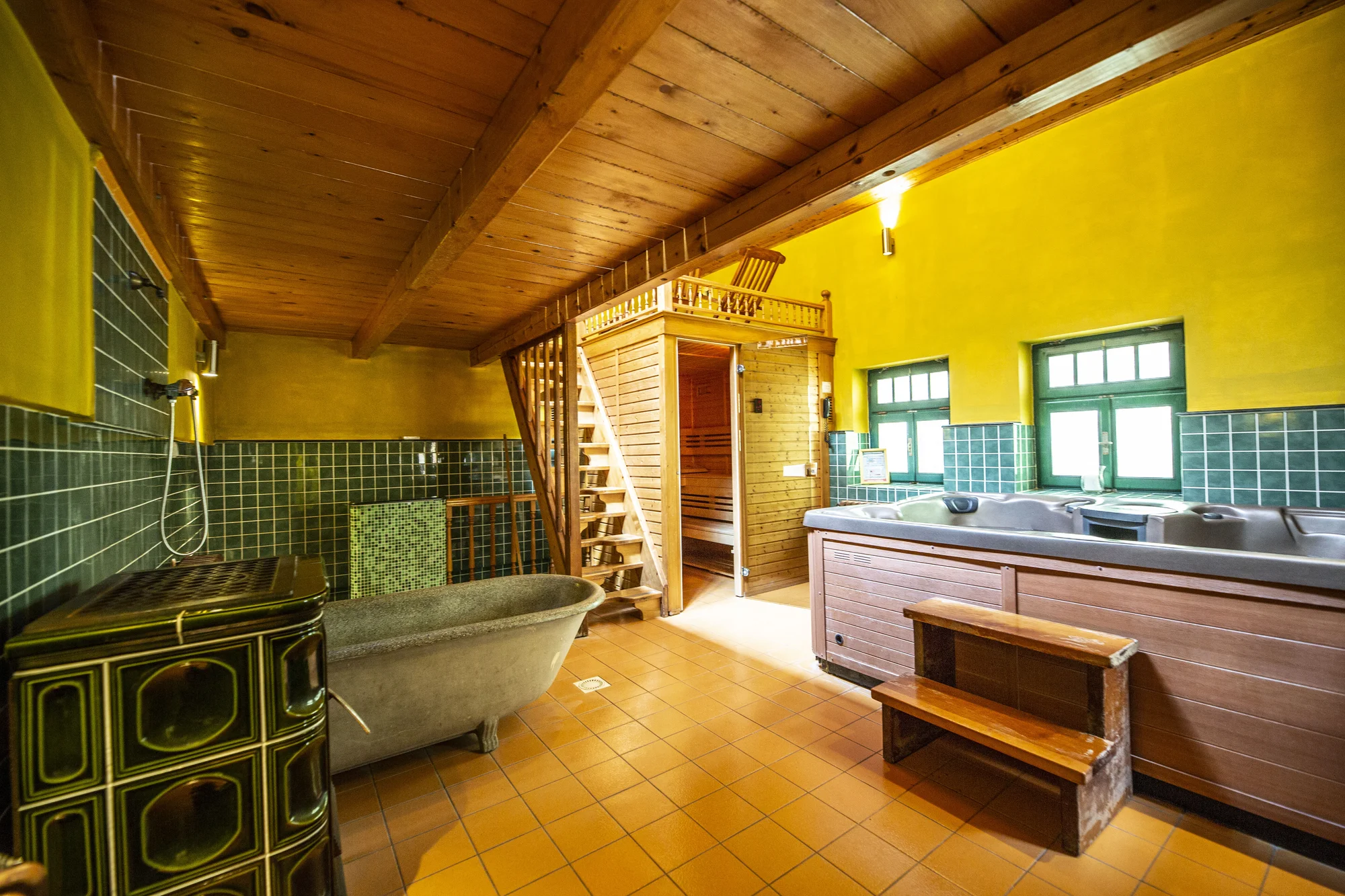 Prvorepublikový hotel v centru Jičína: snídaně či polopenze, wellness i masáž