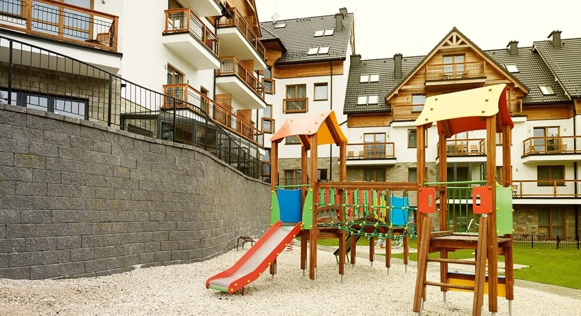 Pobyt v polských Krkonoších: moderní apartmány, snídaně, wellness i 2 děti zdarma
