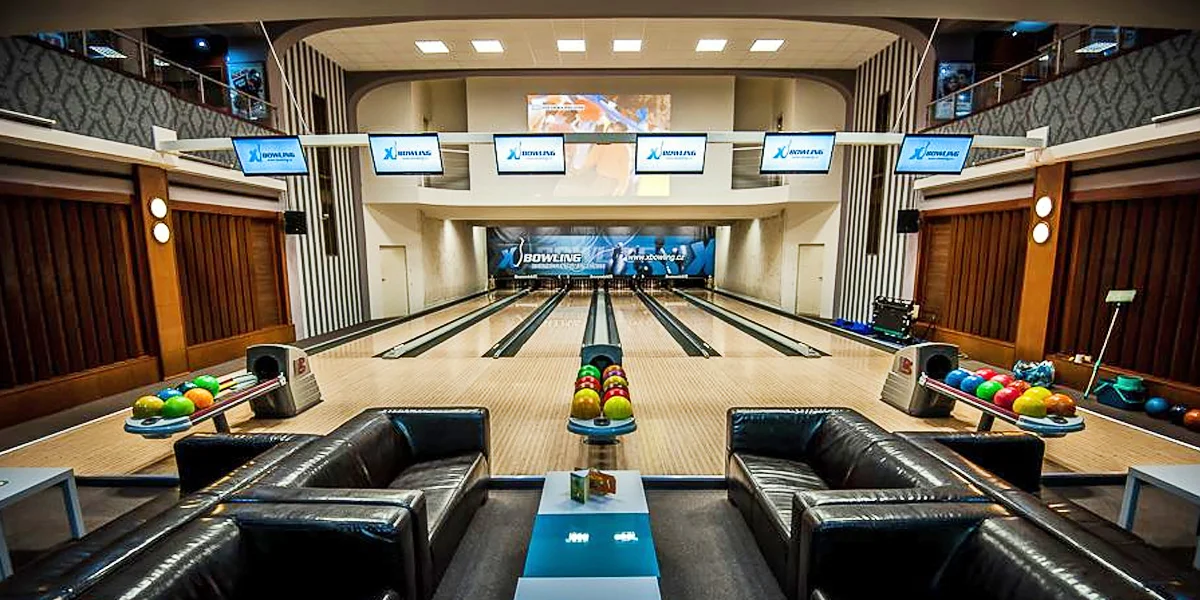 Bowling ve Strašnicích: hodina hry na profi dráze až pro 6 hráčů