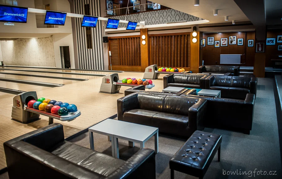 Bowling ve Strašnicích: hodina hry na profi dráze až pro 6 hráčů