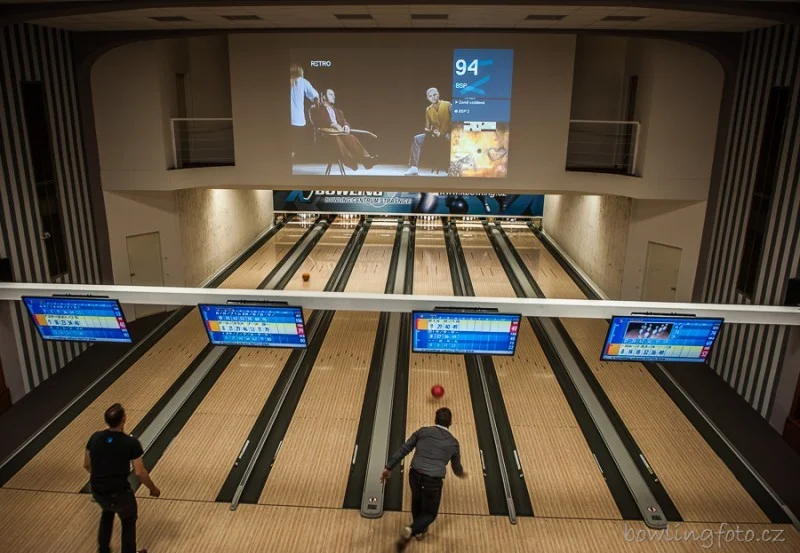 Bowling ve Strašnicích: hodina hry na profi dráze až pro 6 hráčů
