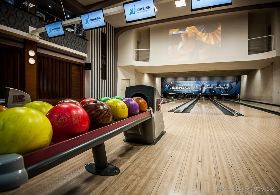 Bowling ve Strašnicích: hodina hry na profi dráze až pro 6 hráčů