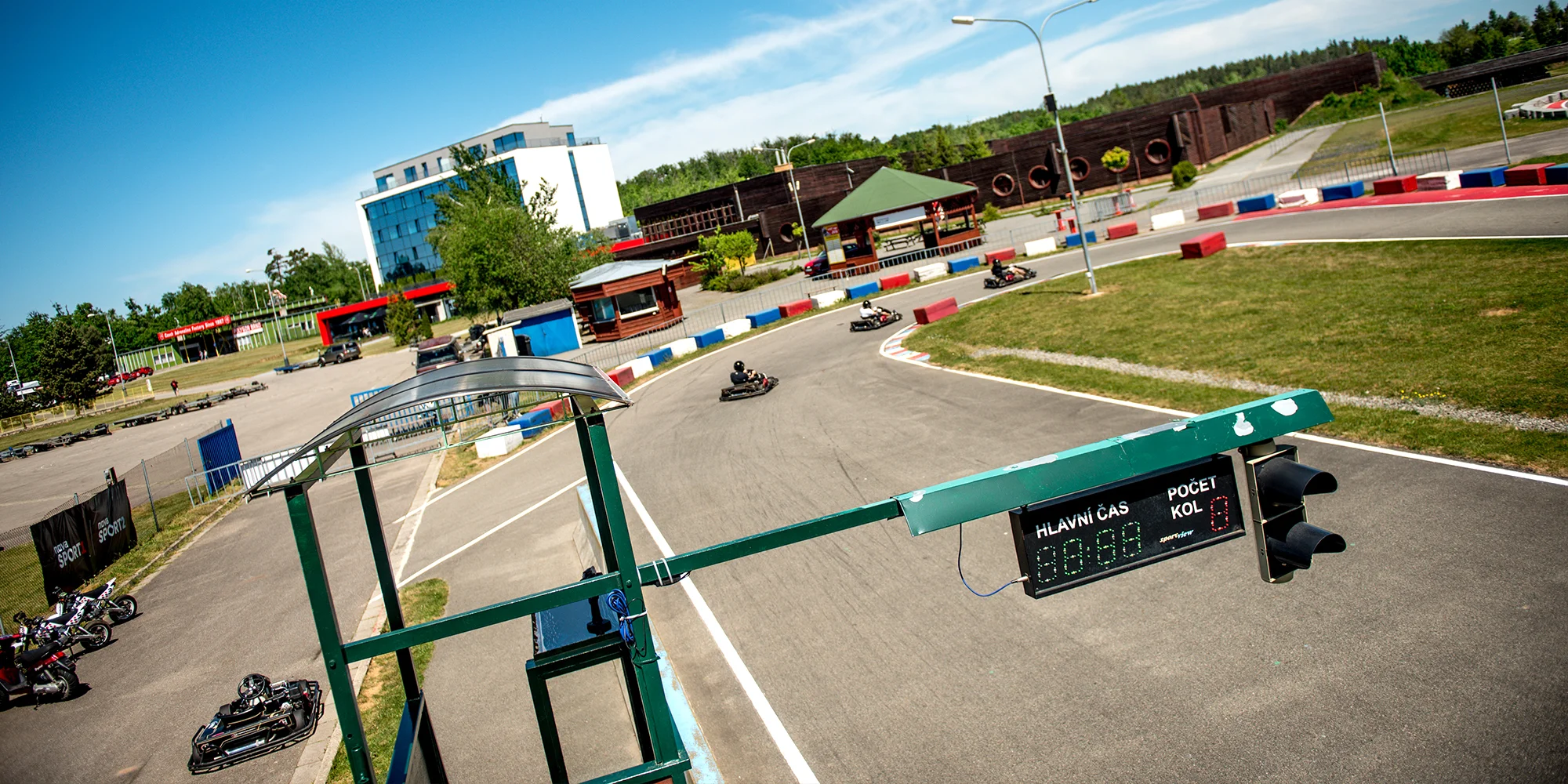 Staňte se mistrem Masarykova okruhu: 1, 2 nebo 6 jízd na motokáře