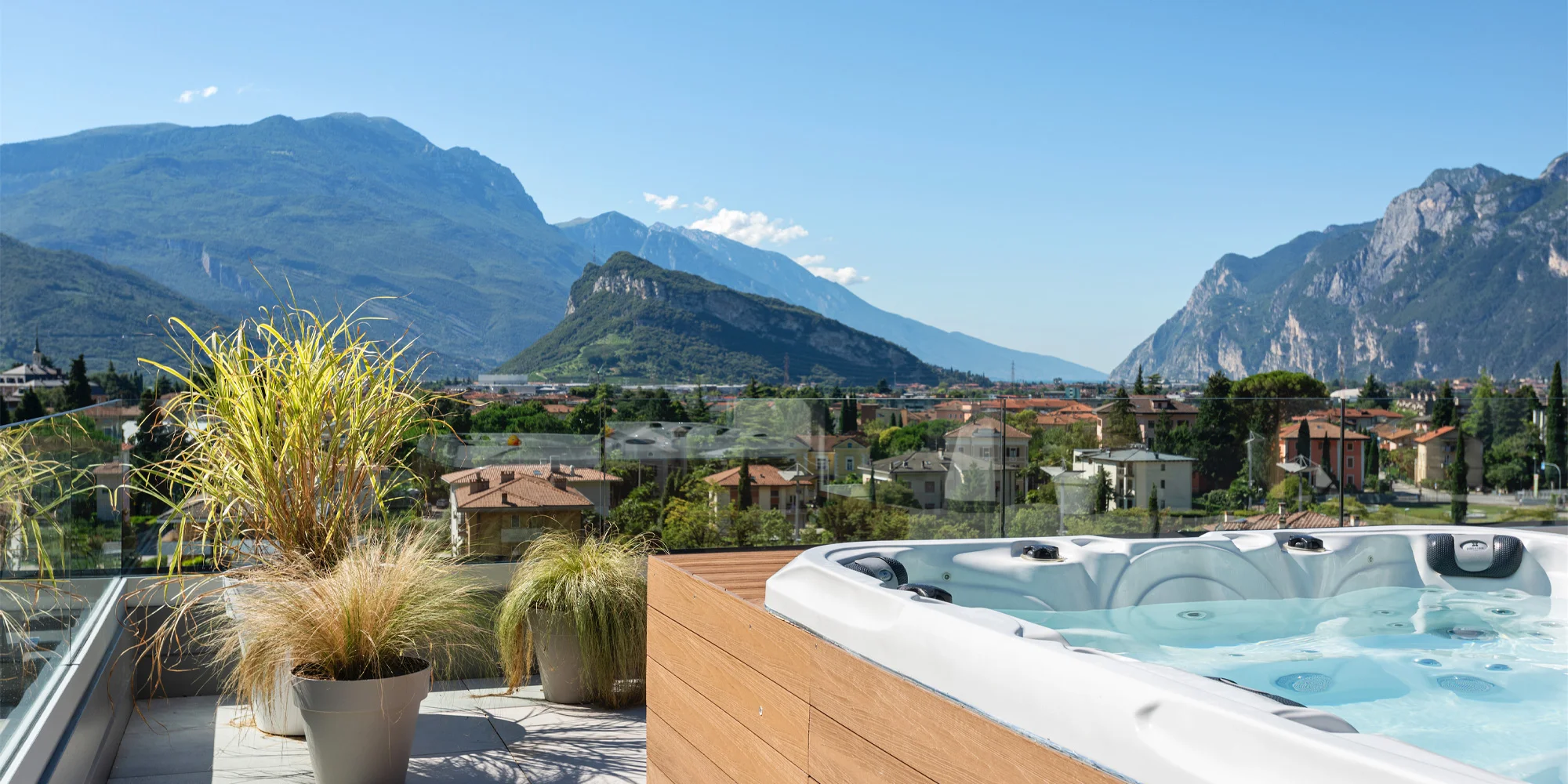 Pobyt kousek od Lago di Garda: střešní wellness i snídaně