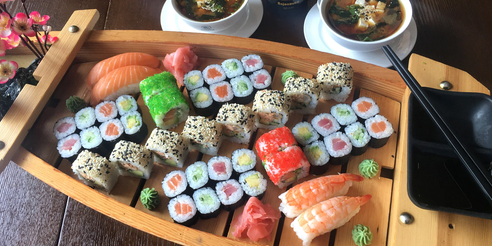 24-72 ks sushi, minizávitky, saláty i miso polévky