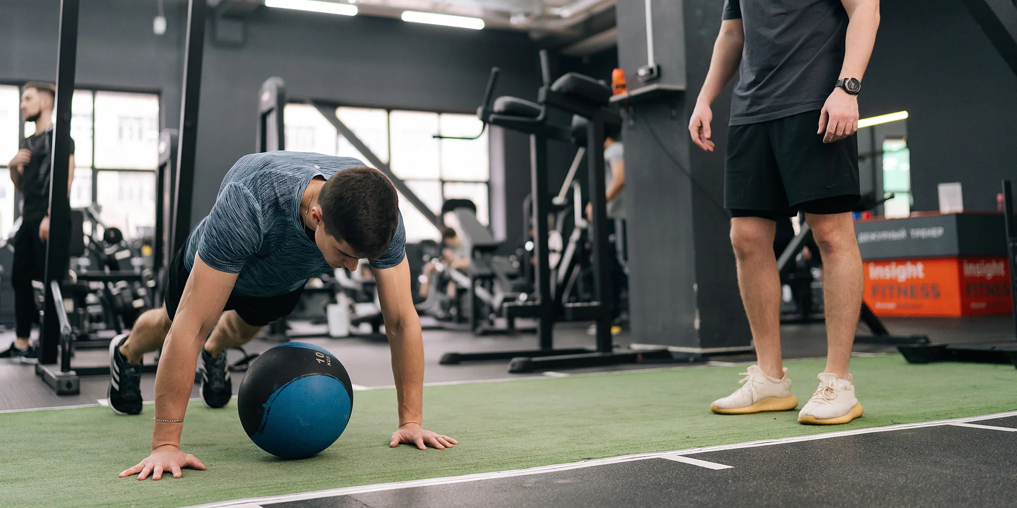 Osobní fitness lekce s trenérem i permanentka na rok