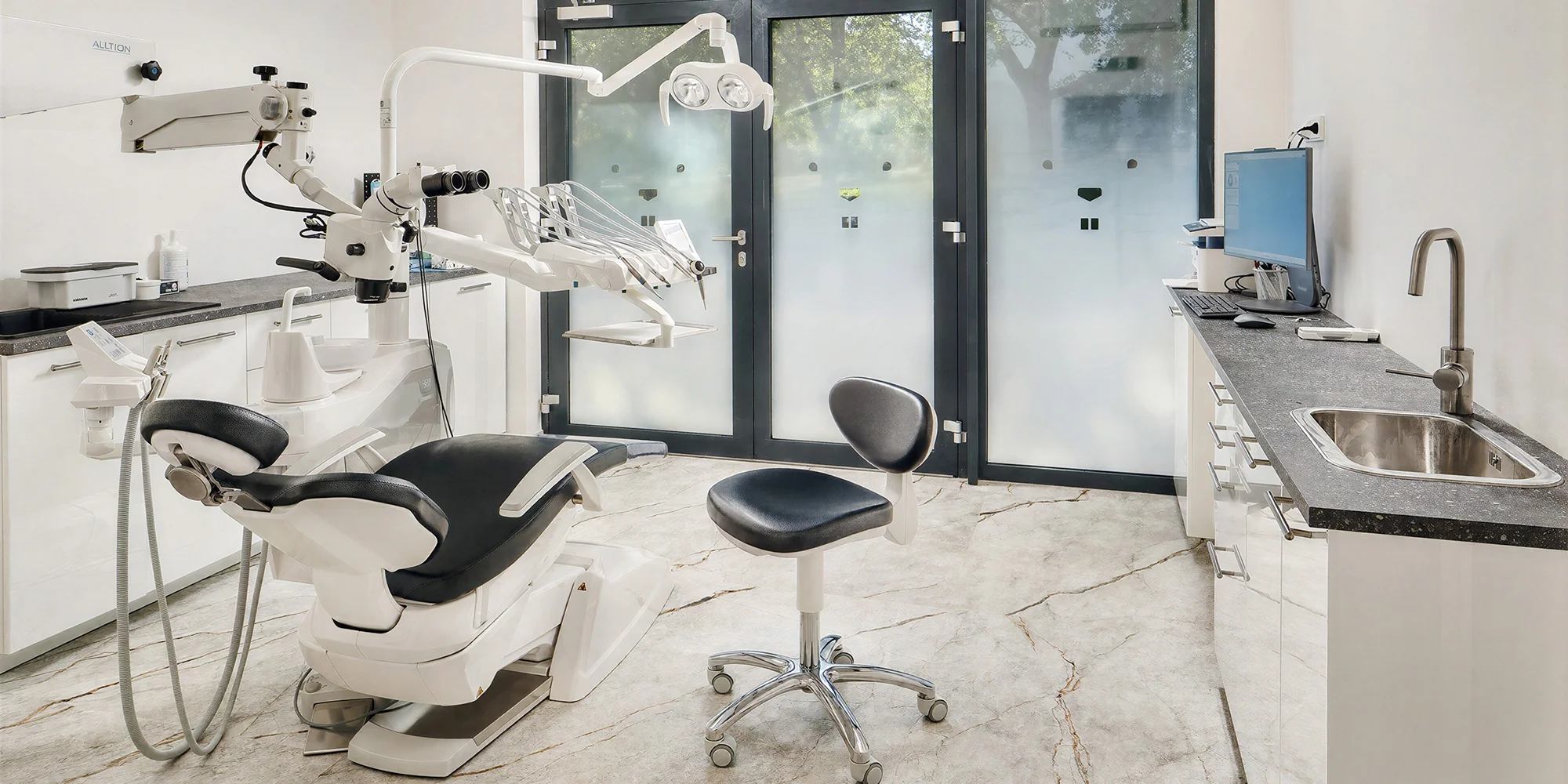 Kompletní dentální hygiena vč. Airflow na Hájích