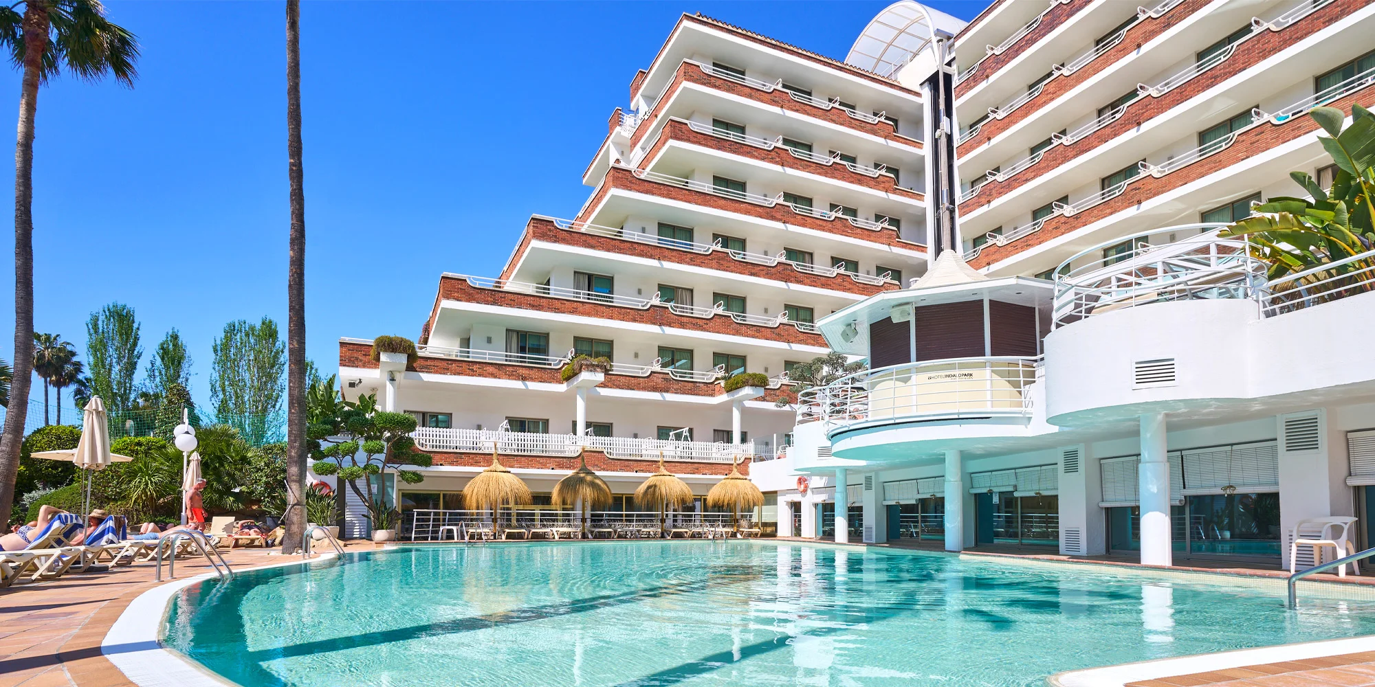 Costa Brava: 4* hotel přímo u moře s polopenzí