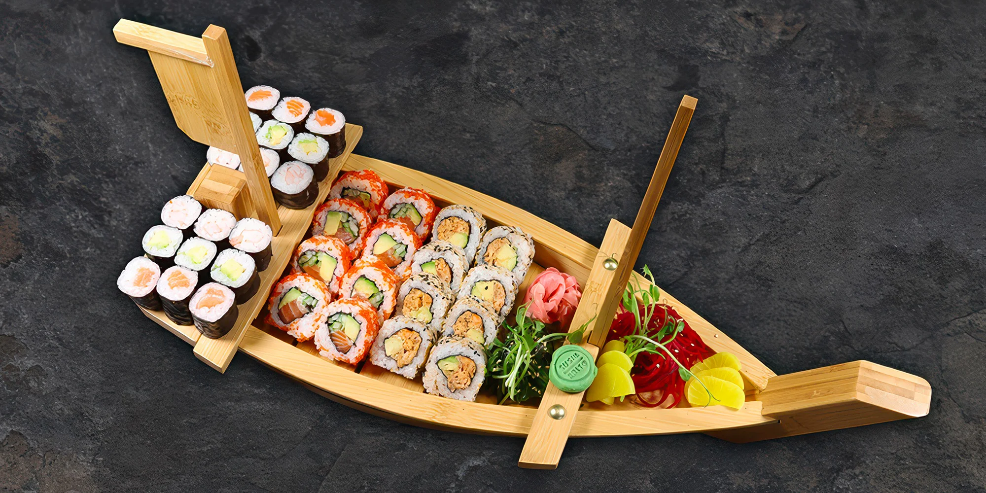 Sushi burrito či set 34 ks, saké a cheesecake pro dva