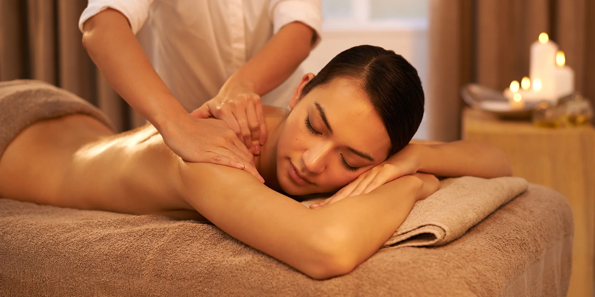 Relaxační nebo harmonizující masáž s aromatickými oleji