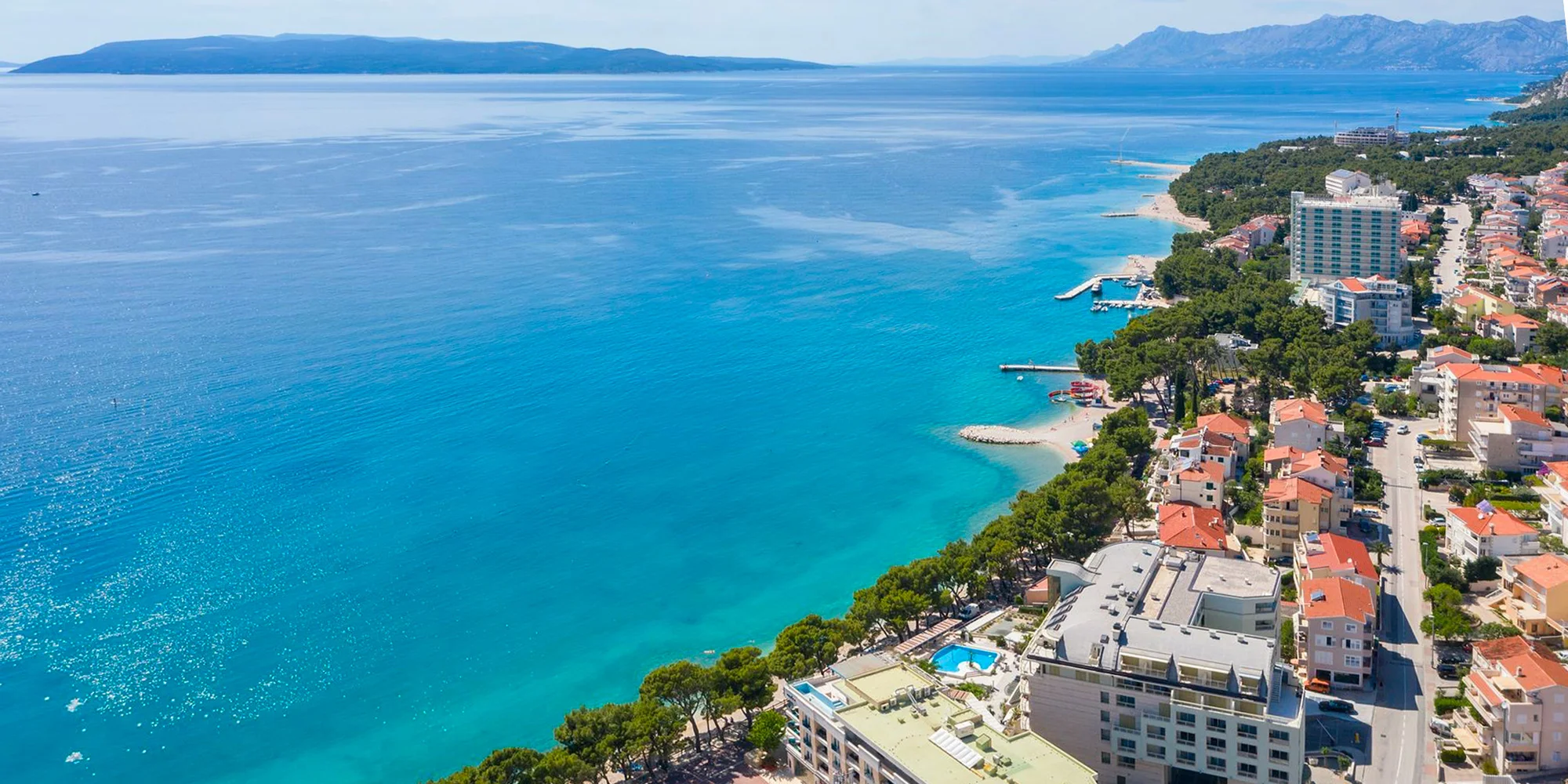 Makarská: 4* hotel u pláže se stravou a wellness