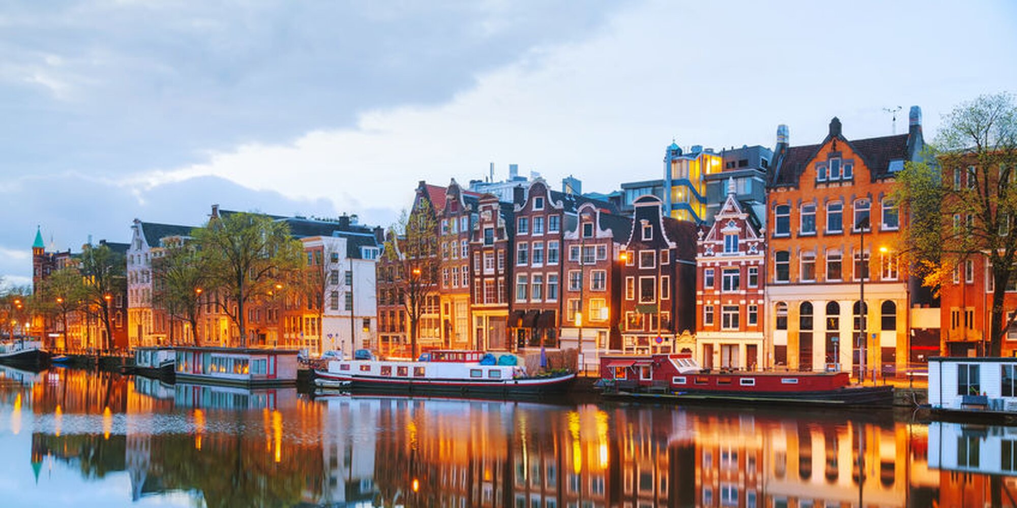 Амстердам находится в стране
