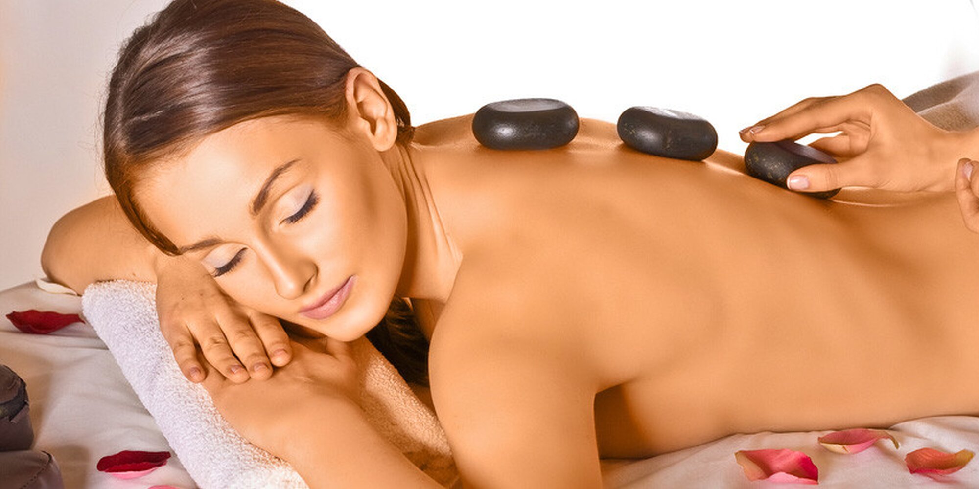 Massage how. Стоунтерапия. Стоунтерапия массаж. Массаж горячими камнями. Камень для массажа лица.