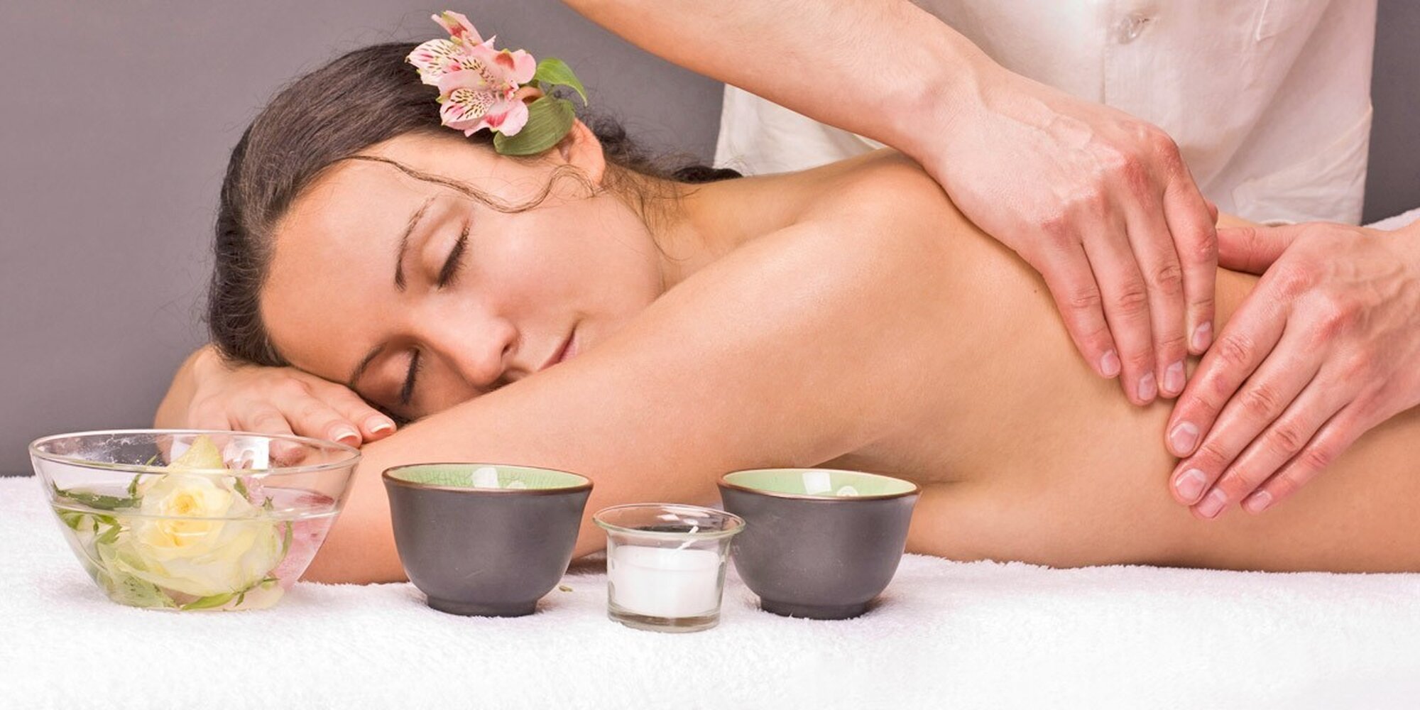 Массаж шеи. Массаж шейно-воротниковой зоны сидя. Массаж поможет снять. Массаж фото красивые. Классический массаж.