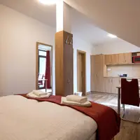 Dvojlôžková izba na poschodí s prístelkou (15–18 m²)