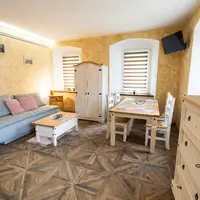 Dvojlôžkový apartmán s dvomi prístelkami Vildštejn ll – podhradie hradu
