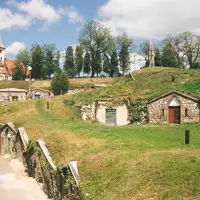 Vrch Stráž a vinné sklepy Vrbice
