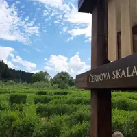 Viktóriine záhrady s bludiskom Čertova skala