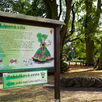 Zámecký park Karlova Koruna v Chlumci nad Cidlinou