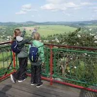 Zámek Leśna Skała a trasa Lesny Szlak Wspinaczkowy