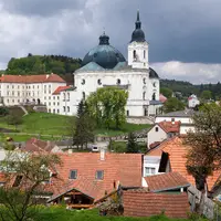 Poutní areál Křtiny s chrámem a kostnicí