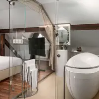 Deluxe Suite (77 m²)