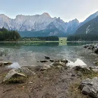 Lago Inferiore di Fusine a Lago di Fusine Superiore