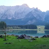 Lago Inferiore di Fusine a Lago di Fusine Superiore