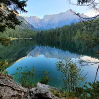 Lago Inferiore di Fusine a Lago di Fusine Superiore