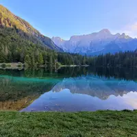 Lago Inferiore di Fusine a Lago di Fusine Superiore