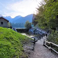 Lago Inferiore di Fusine a Lago di Fusine Superiore