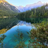 Lago Inferiore di Fusine a Lago di Fusine Superiore