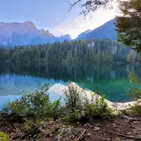 Lago Inferiore di Fusine a Lago di Fusine Superiore