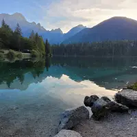 Lago Inferiore di Fusine a Lago di Fusine Superiore