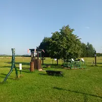Cimrmanova nejnižší rozhledna na světě v Nouzově