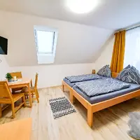 Šestilůžkový apartmán se 2 ložnicemi ve dvoře (60 m²)