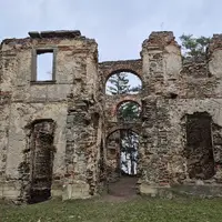 Zřícenina letohrádku Belveder a rozhledna Vysoká
