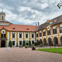 Zámek Choltice a zámecká obora